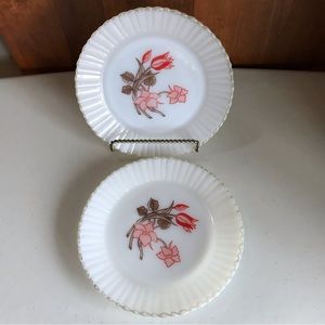 Vintage Termocrisa Milk Glass Scalloped Edge Red Floral Tulips 9” Dinner Plates